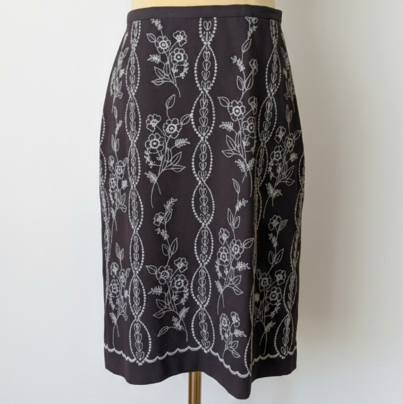 Grace Elements Dresses & Skirts - Grace Elements Women's Size 6 Brown Embroidered Knee Length Fully Lined Skirt